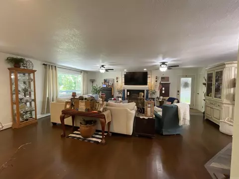 Living - 244 Highland Dr, Mountain View, AR 72560 photo 1 of 3