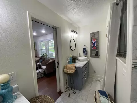 Bath - 244 Highland Dr, Mountain View, AR 72560 photo 3 of 4