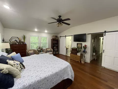 Bedroom - 244 Highland Dr, Mountain View, AR 72560 photo 2 of 4