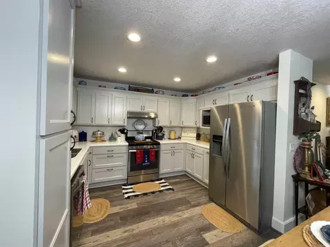 Kitchen - 244 Highland Dr, Mountain View, AR 72560 photo 2 of 2