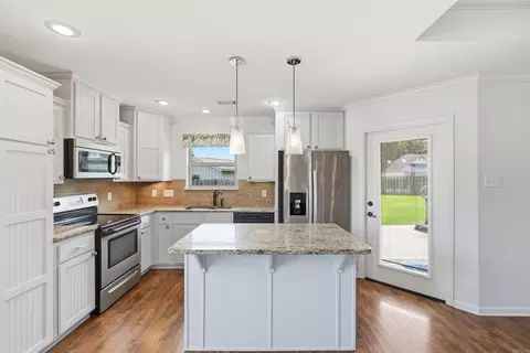 Kitchen - 1900 Massee Gdns, Conway, AR 72034 photo 1 of 4