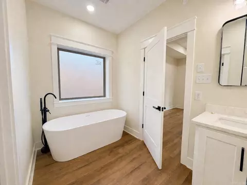 Bath - 1209 E Carmichael Rd, Cabot, AR 72023 photo 3 of 5