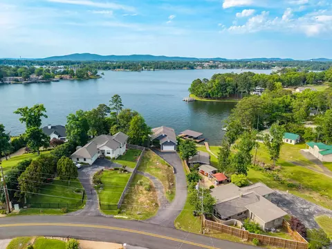 227 Long Island Dr, Hot Springs, AR 71913