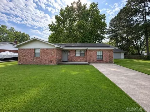 1208 S Center St, Lonoke, AR 72086