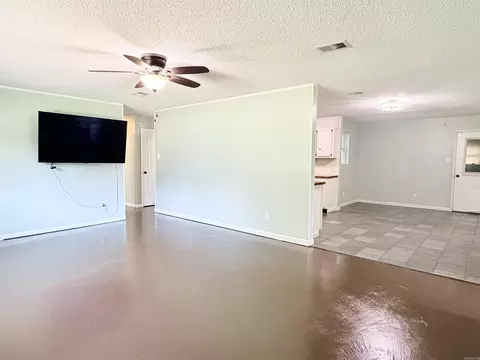 Living - 857 Joyce Dr, Benton, AR 72019 photo 2 of 3