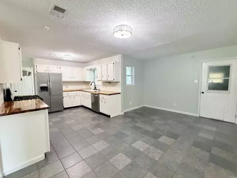 Kitchen - 857 Joyce Dr, Benton, AR 72019 photo 2 of 6