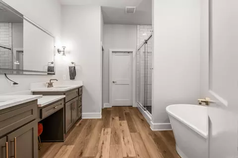 Bath - 20 W Case Cv, Greenbrier, AR 72058 photo 3 of 10