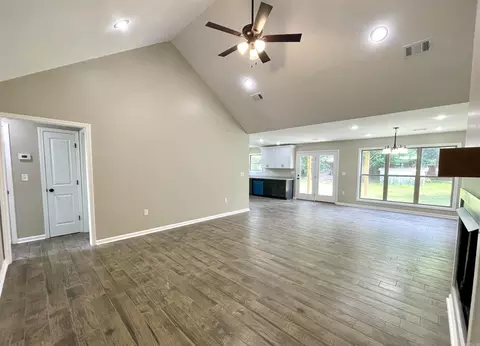 Living - 231 Flossie Dr, Trumann, AR 72472 photo 4 of 7