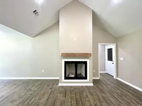 Living - 231 Flossie Dr, Trumann, AR 72472 photo 3 of 7