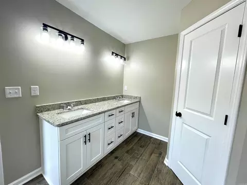Bath - 231 Flossie Dr, Trumann, AR 72472 photo 2 of 4