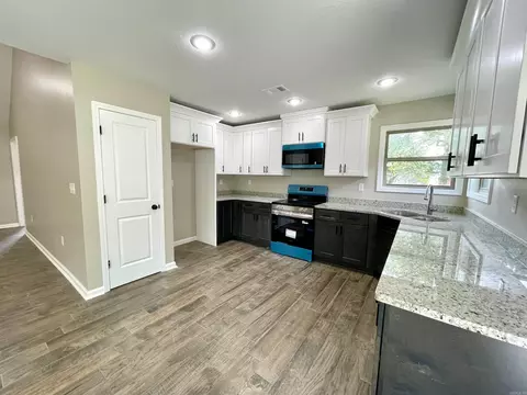 Kitchen - 231 Flossie Dr, Trumann, AR 72472 photo 2 of 2