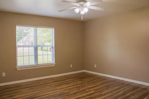 Living - 1003 Hope Cir, Mena, AR 71953 photo 2 of 5