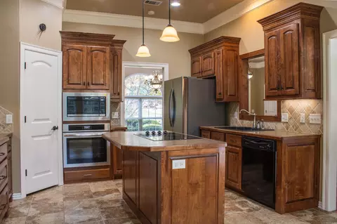 Kitchen - 1003 Hope Cir, Mena, AR 71953 photo 2 of 5