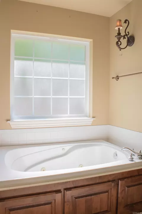 Bath - 1003 Hope Cir, Mena, AR 71953 photo 4 of 7