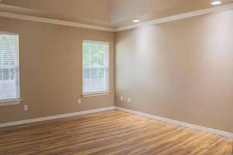 Living - 1003 Hope Cir, Mena, AR 71953 photo 3 of 5