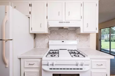 Kitchen - 2215 Justus Loop, Bryant, AR 72022 photo 3 of 3