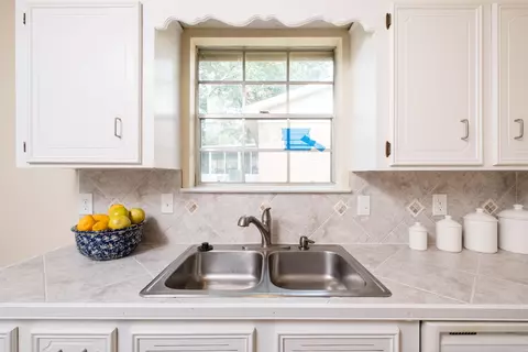 Kitchen - 2215 Justus Loop, Bryant, AR 72022 photo 2 of 3