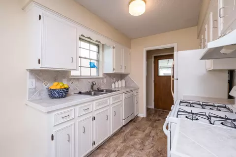 Kitchen - 2215 Justus Loop, Bryant, AR 72022 photo 1 of 3
