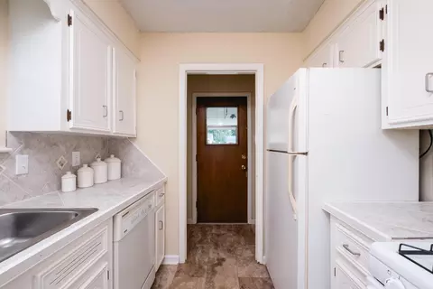 Entry Way - 2215 Justus Loop, Bryant, AR 72022 photo 3 of 4