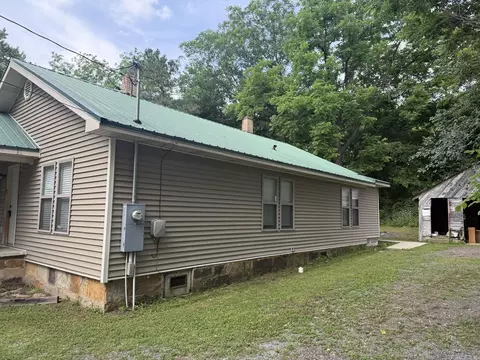 Exterior - 207 Spring St, Marshall, AR 72650 photo 5 of 6