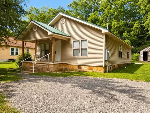 207 Spring St, Marshall, AR 72650