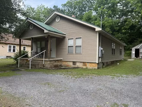 207 Spring St, Marshall, AR 72650