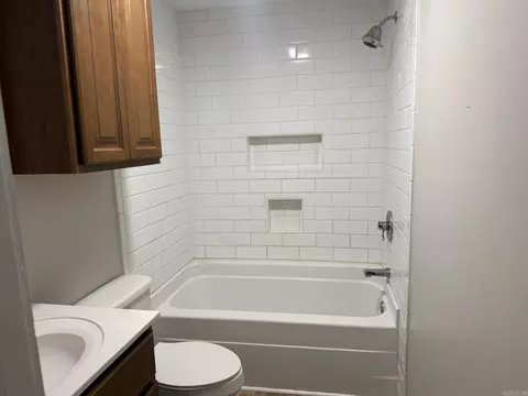 Bath - 207 Spring St, Marshall, AR 72650 photo 1 of 3