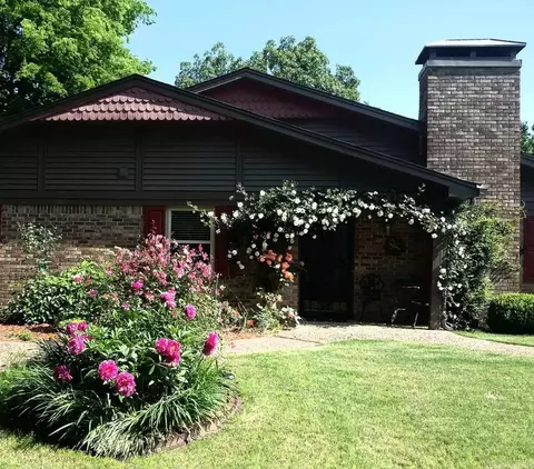1400 Pickering Dr, Little Rock, AR 72211