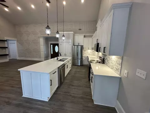Kitchen - 8716 E Fairview Rd, Hensley, AR 72065 photo 2 of 3