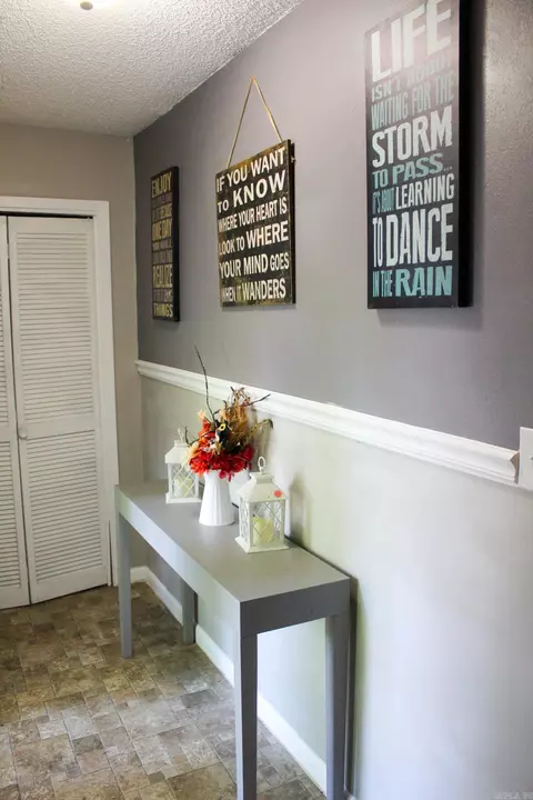 Entry Way - 1202 Headlee Dr, Searcy, AR 72143 photo 1 of 6