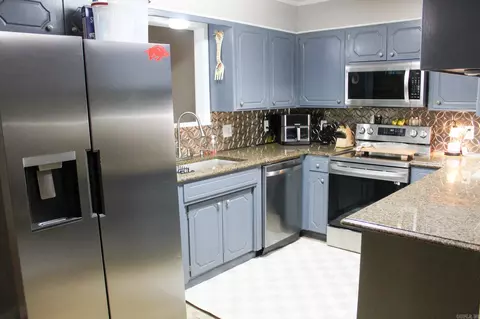 Kitchen - 1202 Headlee Dr, Searcy, AR 72143 photo 1 of 3