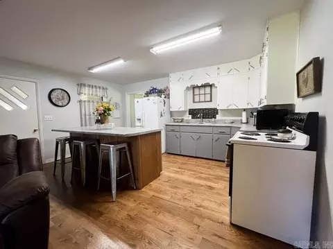 Kitchen - 313 Beatrice St, Thayer, MO 65791 photo 1 of 5