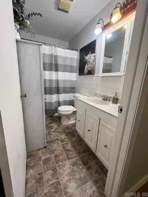 Bath - 313 Beatrice St, Thayer, MO 65791 photo 1 of 5