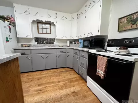 Kitchen - 313 Beatrice St, Thayer, MO 65791 photo 5 of 5