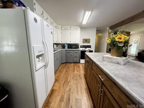 Kitchen - 313 Beatrice St, Thayer, MO 65791 photo 2 of 5