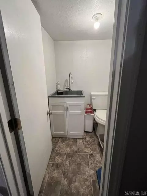 Bath - 313 Beatrice St, Thayer, MO 65791 photo 5 of 5