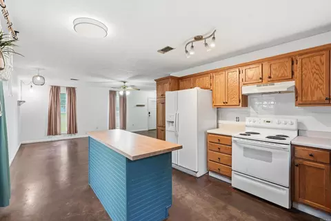 Kitchen - 4535 Graham Dr, Conway, AR 72034 photo 3 of 5