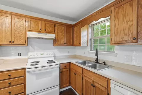 Kitchen - 4535 Graham Dr, Conway, AR 72034 photo 4 of 5