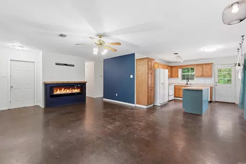 Living - 4535 Graham Dr, Conway, AR 72034 photo 3 of 5