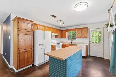Kitchen - 4535 Graham Dr, Conway, AR 72034 photo 2 of 5