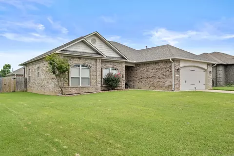 2429 Palisade Dr, Cabot, AR 72023