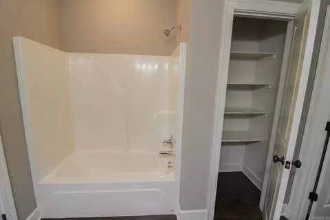 Bath - 2240 Shadow Falls Dr, Conway, AR 72032 photo 2 of 3