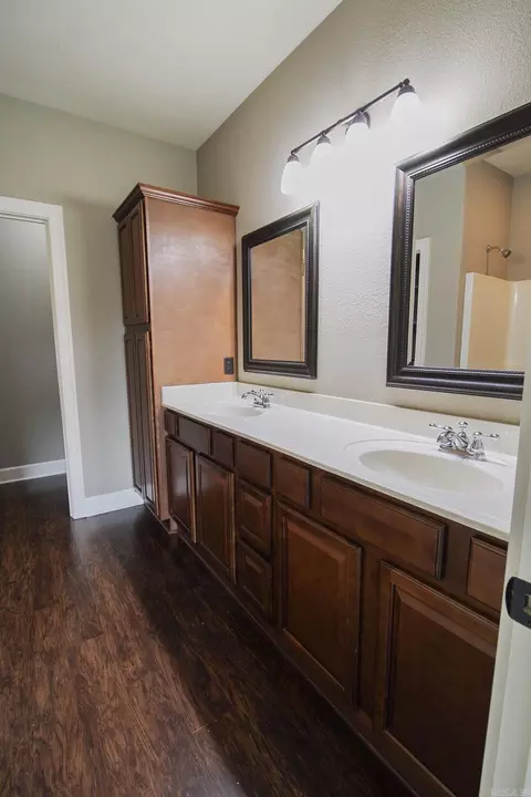 Bath - 2240 Shadow Falls Dr, Conway, AR 72032 photo 1 of 3