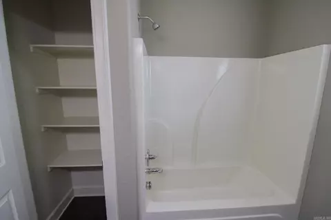 Bath - 2240 Shadow Falls Dr, Conway, AR 72032 photo 3 of 3