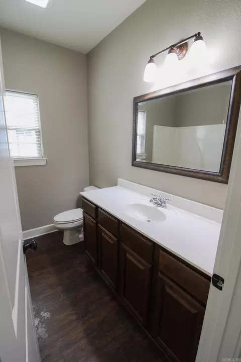 Bath - 2240 Shadow Falls Dr, Conway, AR 72032 photo 2 of 3