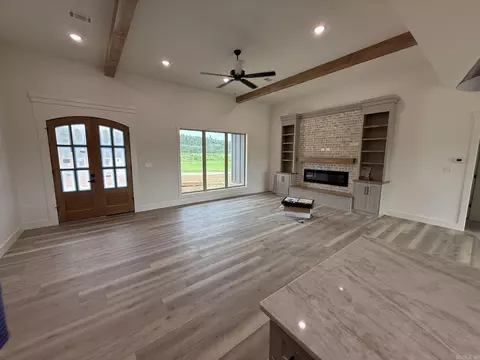 Living - 134 Republican Loop, Greenbrier, AR 72058 photo 2 of 3