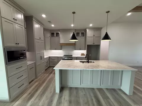 Kitchen - 134 Republican Loop, Greenbrier, AR 72058 photo 2 of 2
