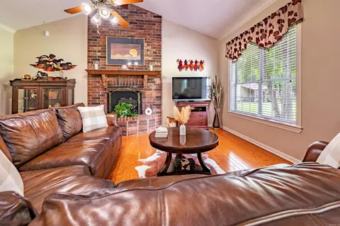 Living - 32 Rodeo Dr, Austin, AR 72007 photo 2 of 5