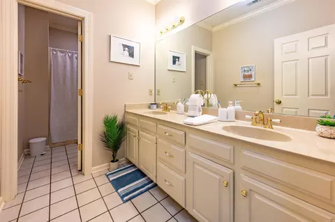 Bath - 32 Rodeo Dr, Austin, AR 72007 photo 1 of 4