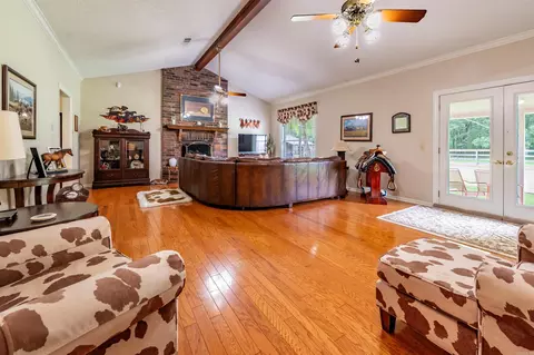 Living - 32 Rodeo Dr, Austin, AR 72007 photo 1 of 5